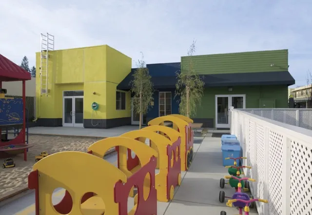Kindercourt — School